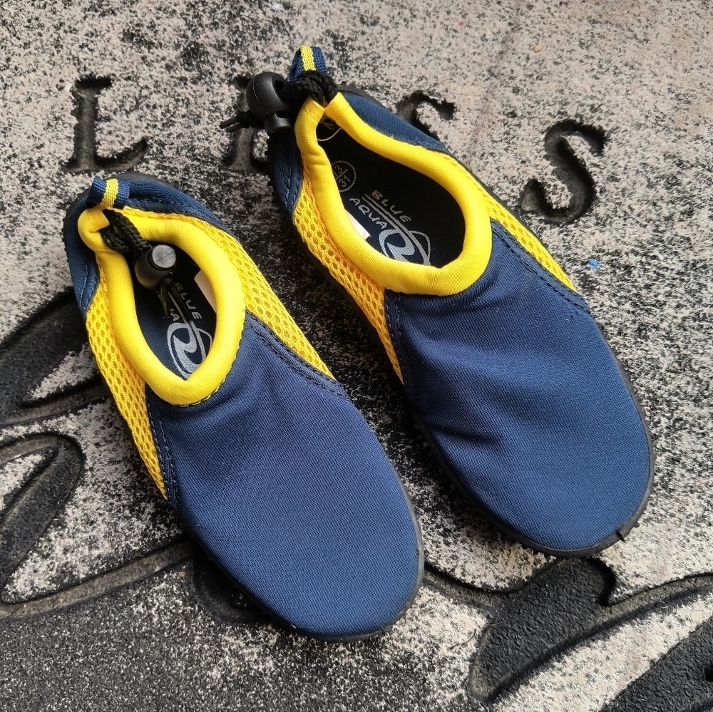 Boys Blue Aqua Water Shoes Hiking Footwear Blue Yellow Slip Ons Size 13